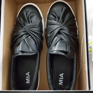 MIA new sneaker